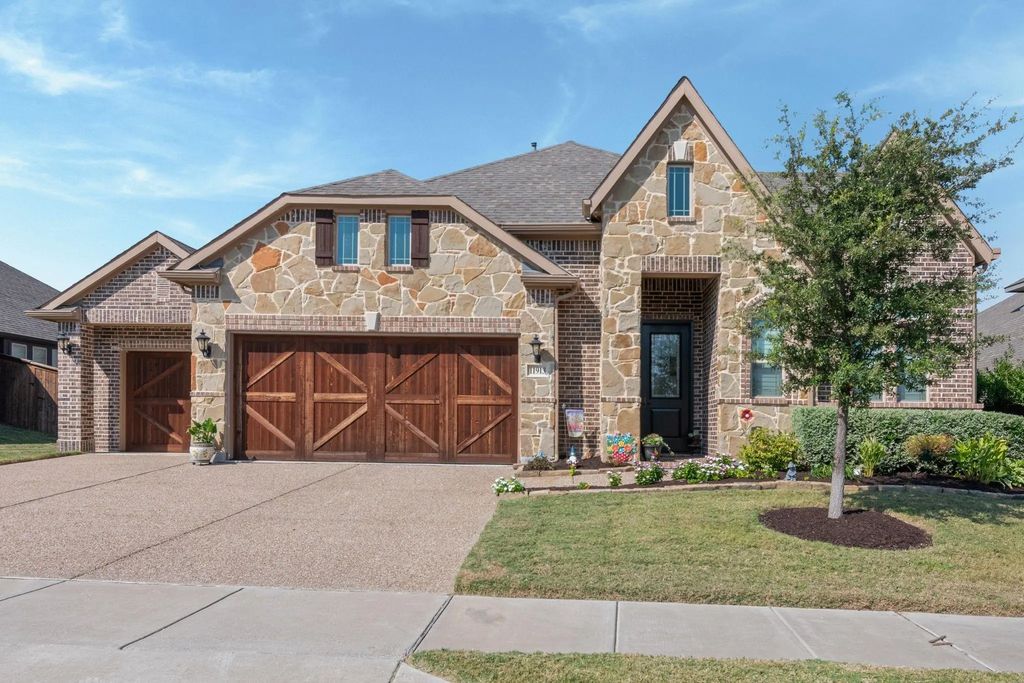 11913 Logans Way, Fort Worth