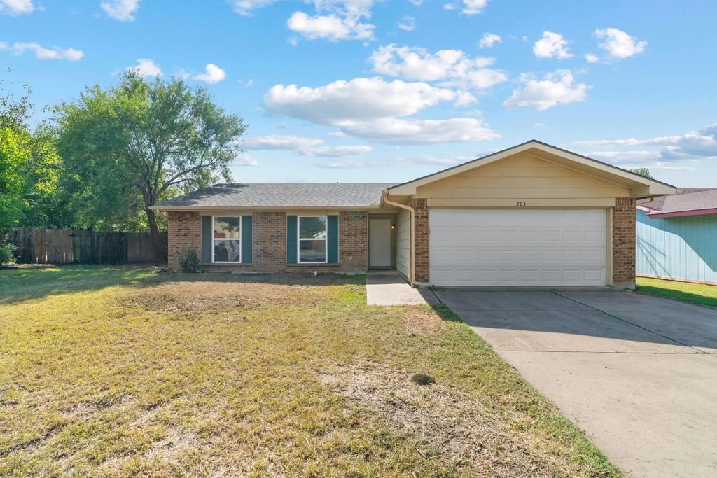 205 Willow Creek Lane, Fort Worth