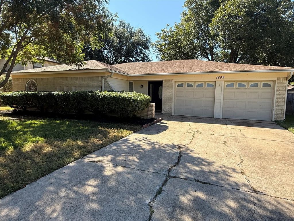 1409 High Ridge Road, Benbrook