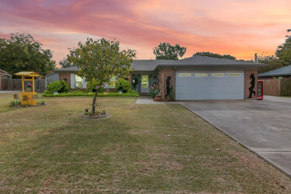 1307 Bradley Court, Cleburne