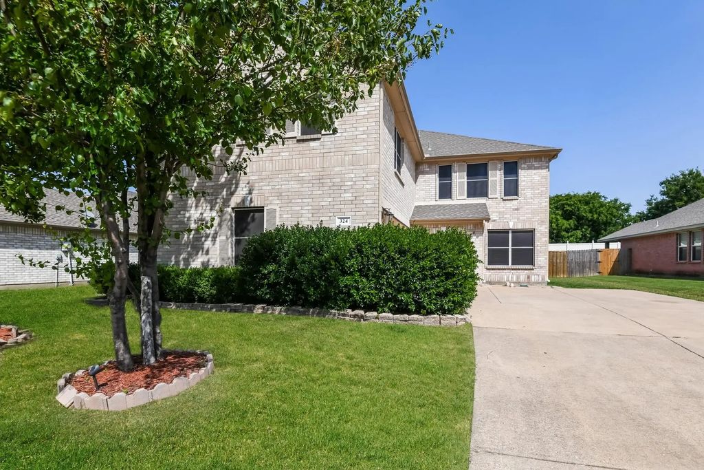 324 Bob White Drive, Red Oak