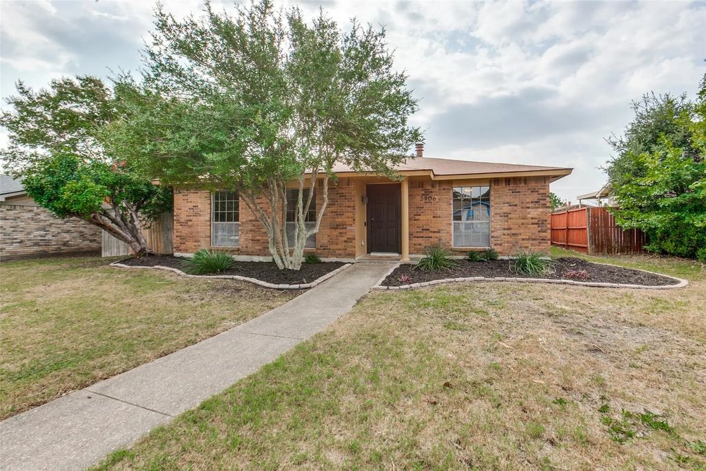 2906 Landershire Lane, Garland