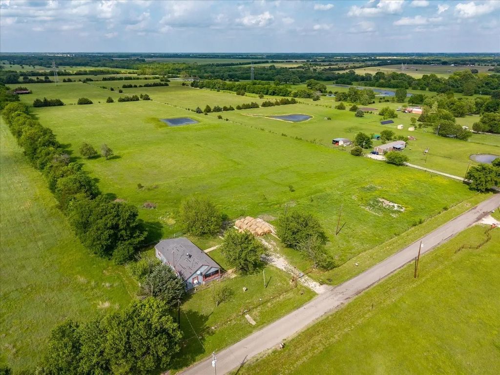 728 County Road 1001, Greenville