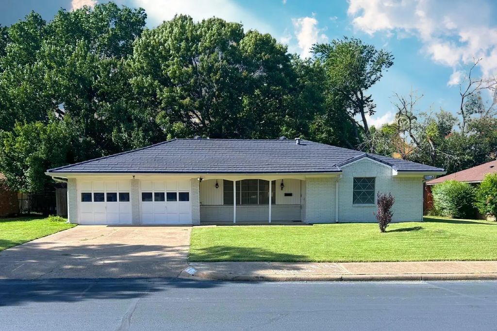914 Danish Drive, Grand Prairie