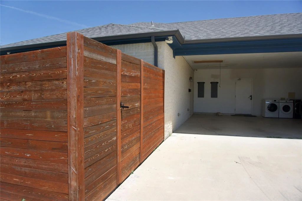 321 County Road 560 B, Farmersville
