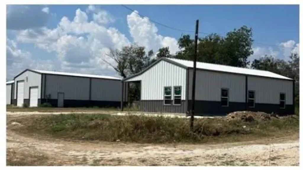 103 County Road 1756, Clifton