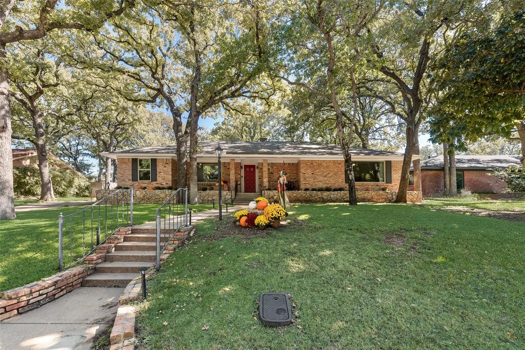 3705 Country Club Road, Arlington