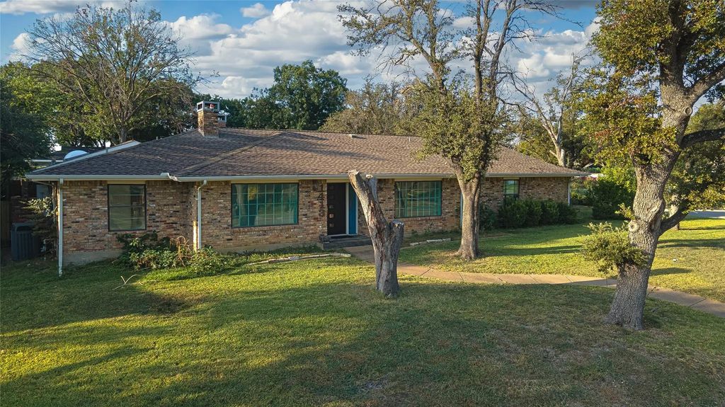 1413 British Boulevard, Grand Prairie