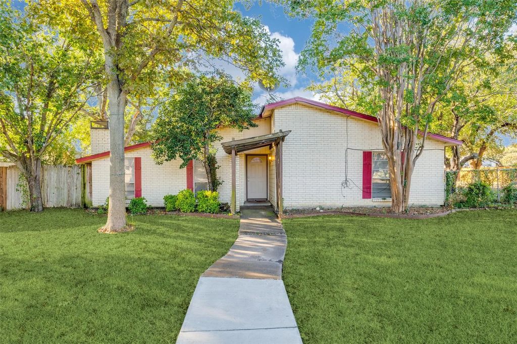 2200 Briarwood Drive, Plano