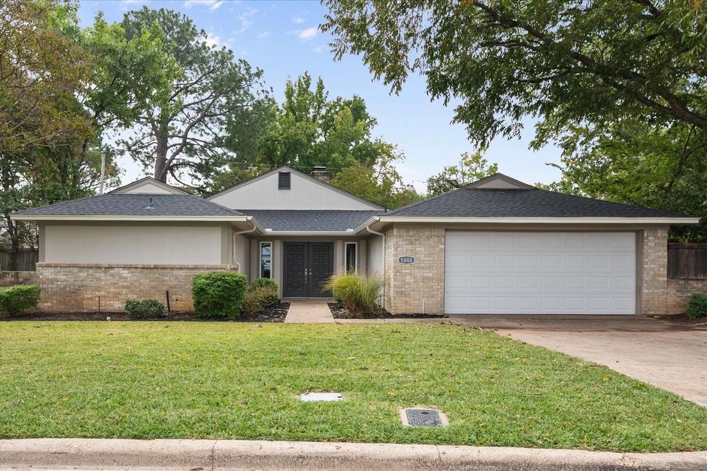 5806 Village Glen Trail, Arlington