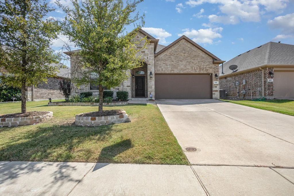 516 Maverick Street, Anna