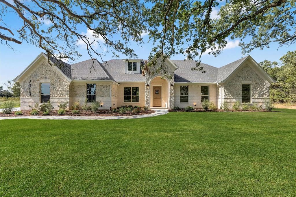 2013 Forest Bridge Drive, Azle