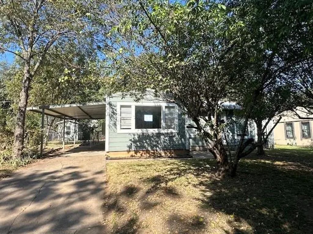 217 Clinton Drive, Weatherford