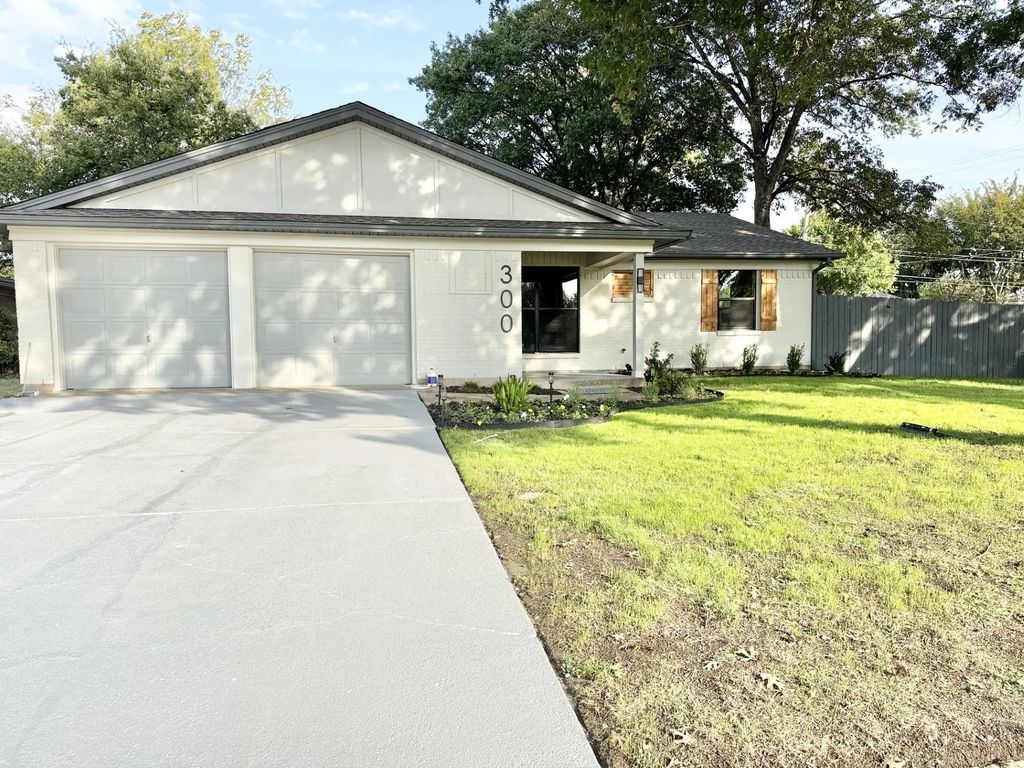 300 N Cottonwood Drive, Richardson