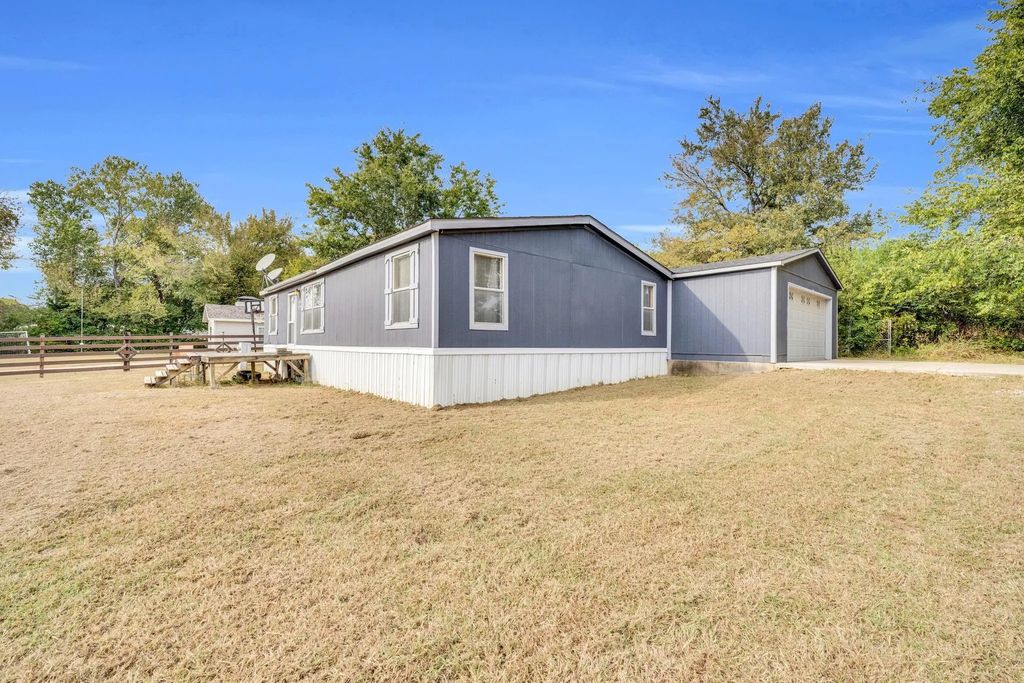 310 Rocky Drive, Waxahachie
