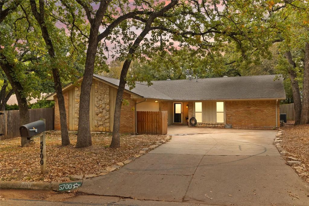 5700 Stage Line Court, Arlington