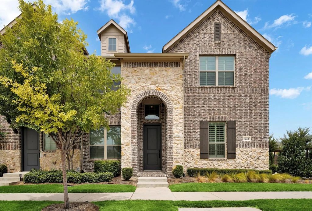 673 Vista Oaks Road, Lewisville