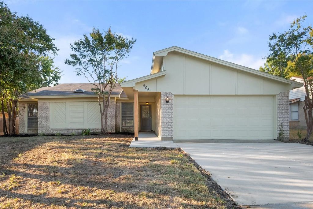 906 Lemontree Court, Arlington