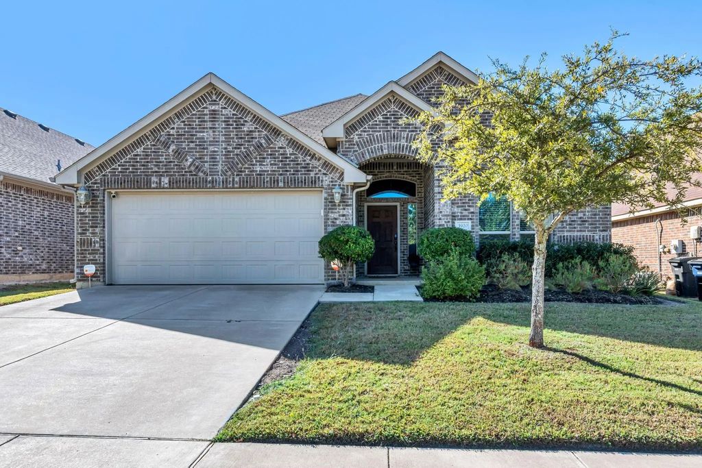 3920 Hollow Lake Road, Fort Worth