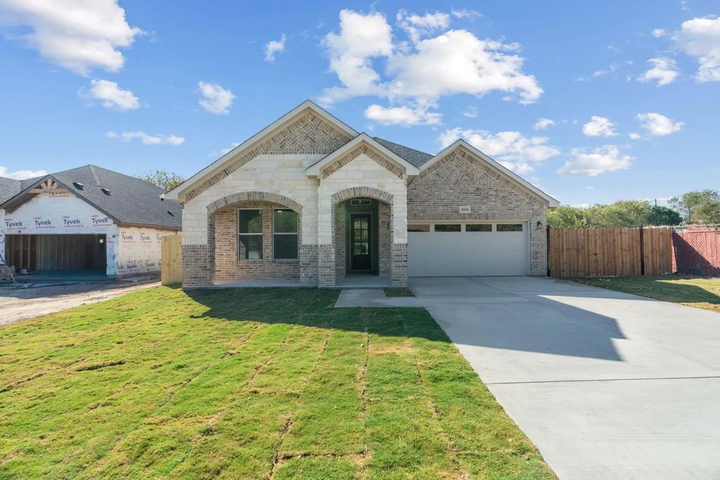 8811 Silver Creek Road, White Settlement