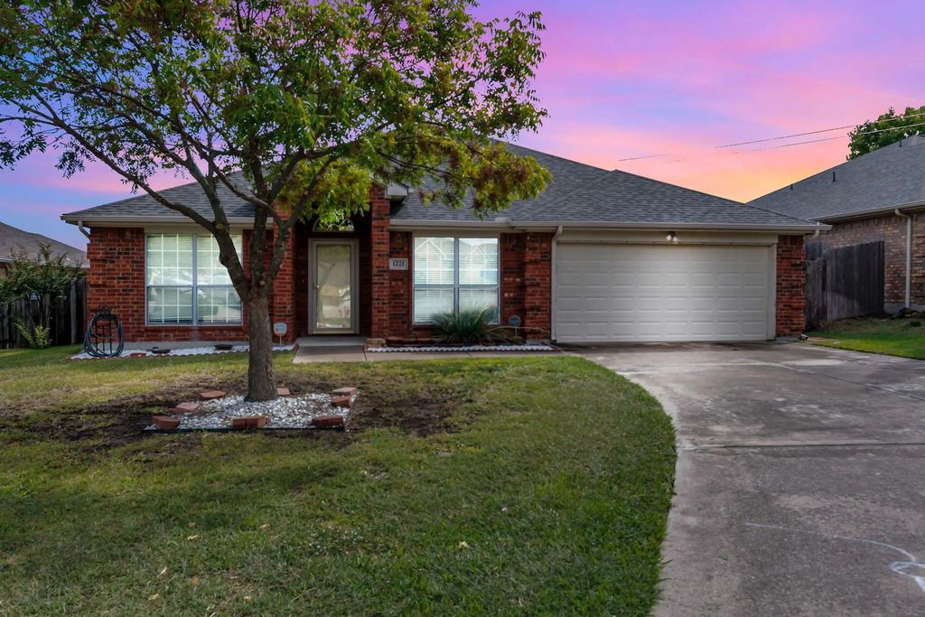 1221 N Rhea Drive, White Settlement