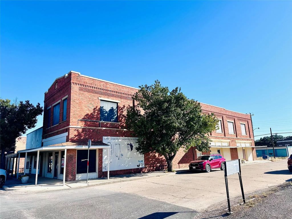 200 N. Main St, Cross Plains