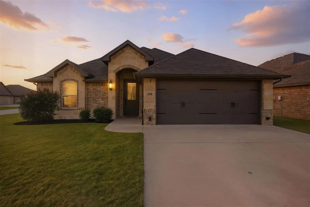 458 Silverton Drive, Granbury