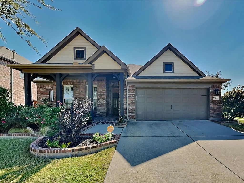 12600 Saratoga Springs Circle, Fort Worth