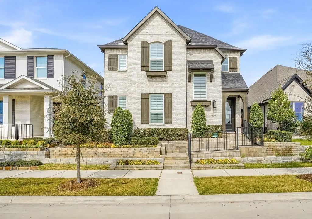 1013 Karis Boulevard, Crowley