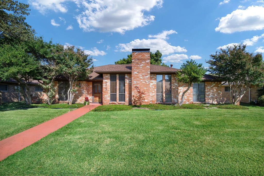 2215 Cedar Circle, Carrollton