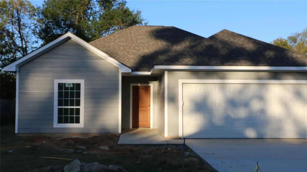 605 N College Street, Malakoff