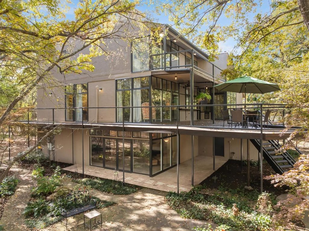 10461 County Road 2460, Poetry