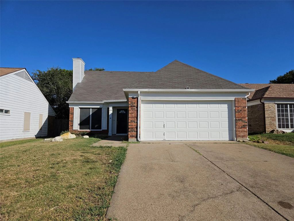 3813 Waxwing Circle S, Fort Worth