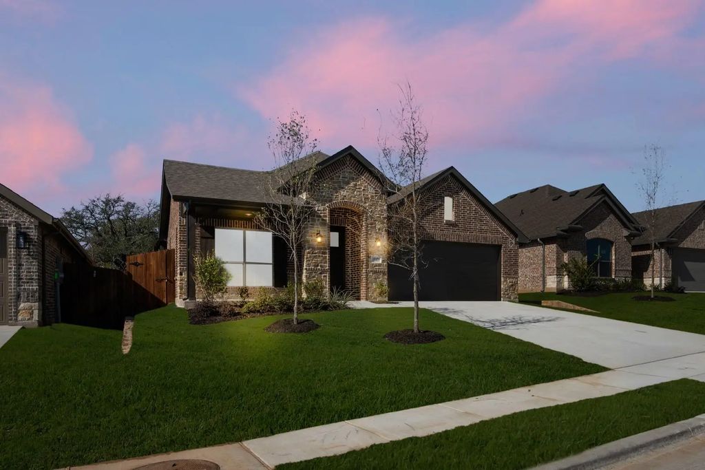 517 Waterford Park Boulevard, Weatherford