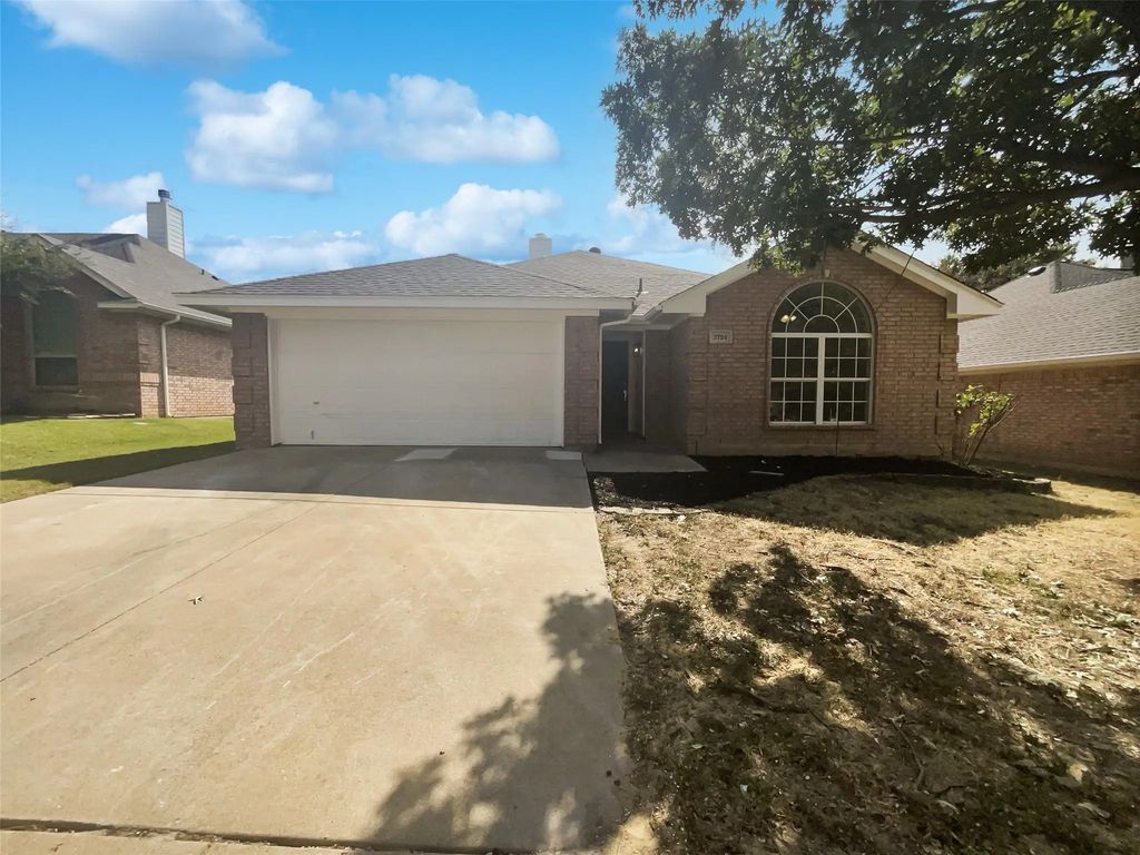 3724 Tulip Tree Drive, Fort Worth