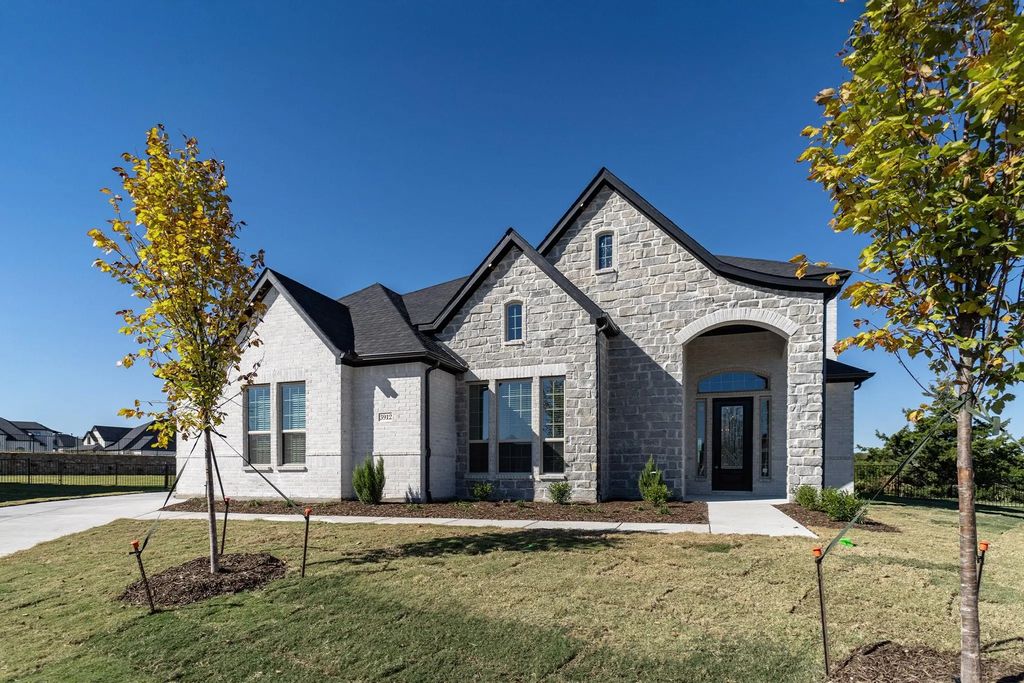 3912 Friendship Court, Heath