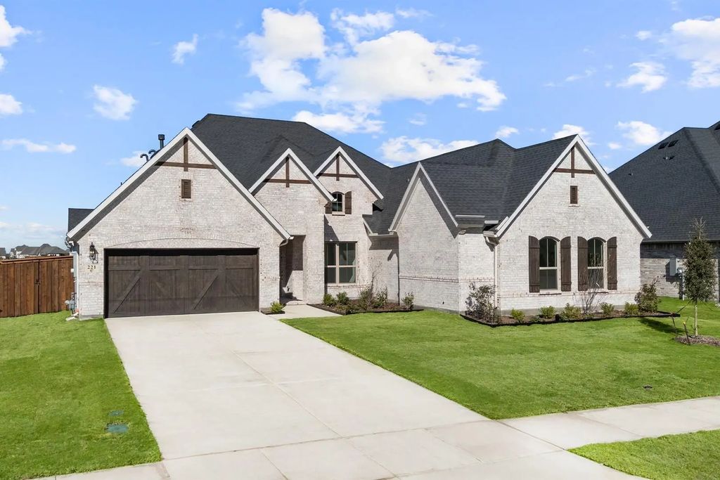 221 Pine Leaf Trail, Waxahachie