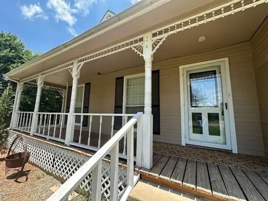 1586 Stainback Road, Red Oak
