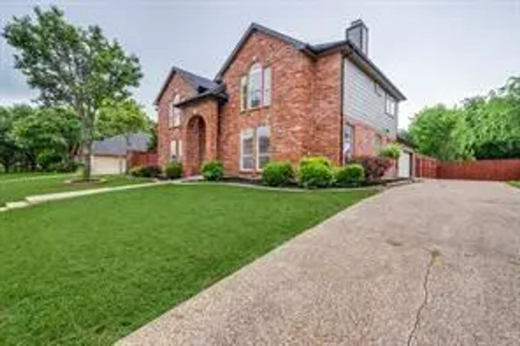 1553 Sarah Brooks Drive, Keller