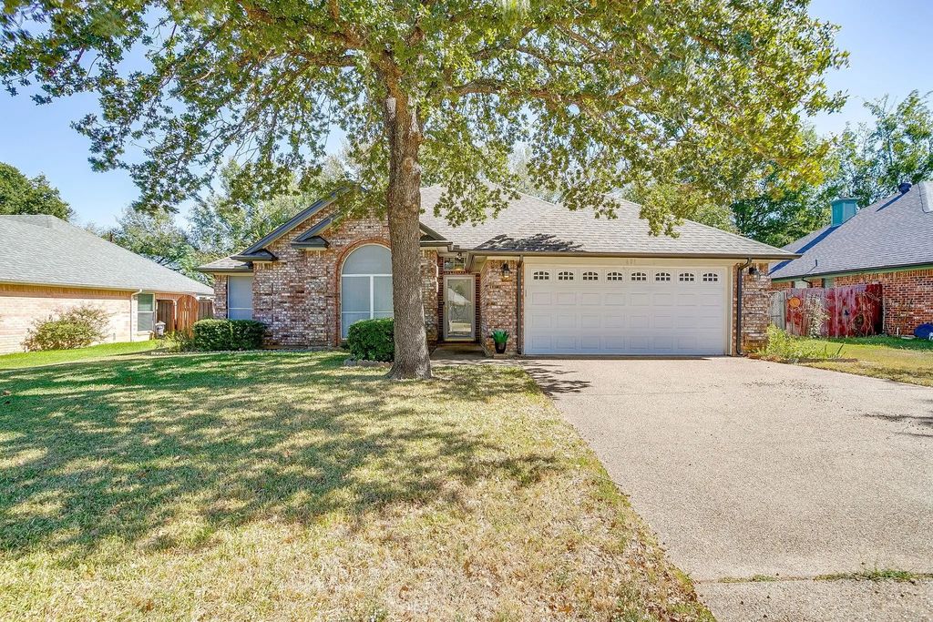 601 Cardinal Ridge Road, Burleson