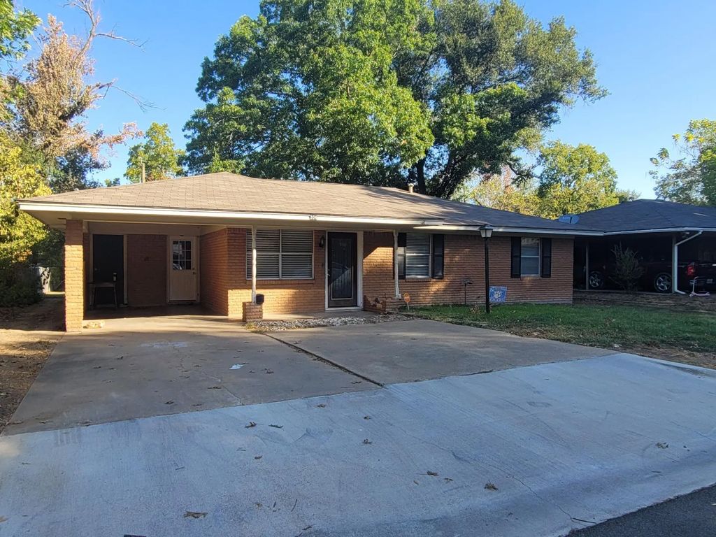 304 Fairmont Avenue, Corsicana