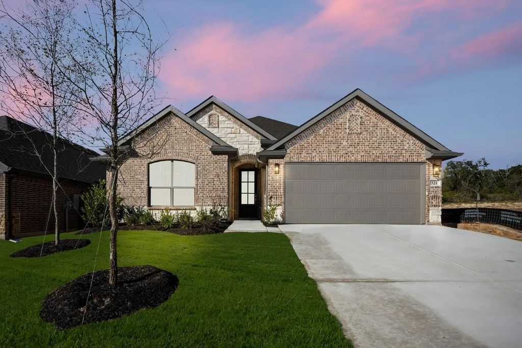 521 Waterford Park Boulevard, Weatherford