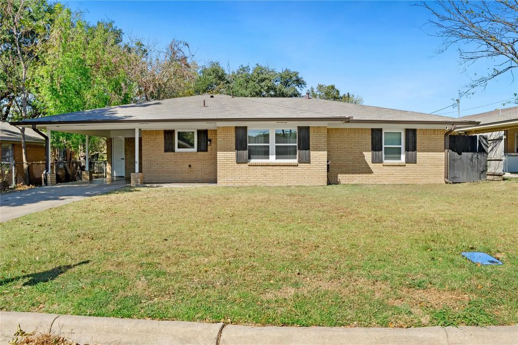 216 Fairmont Avenue, Corsicana