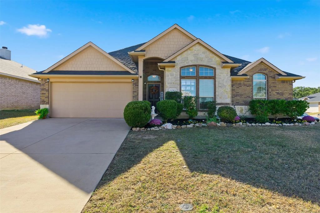 1721 La Caya Drive, Mansfield