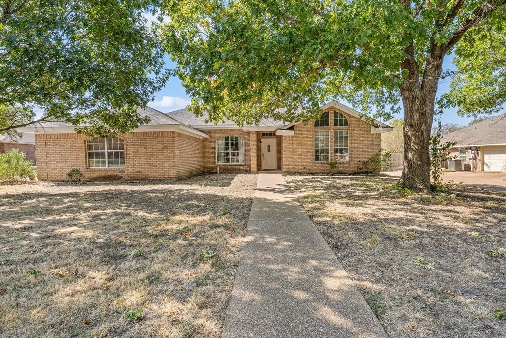 204 Marylee Drive, Hewitt