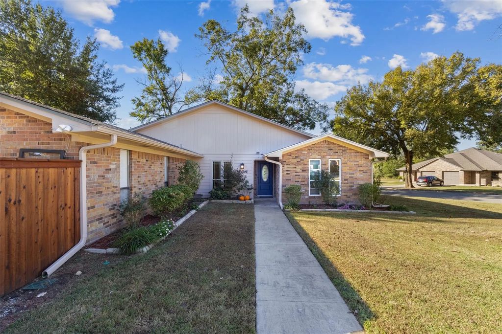 3233 Ellen Drive, Commerce
