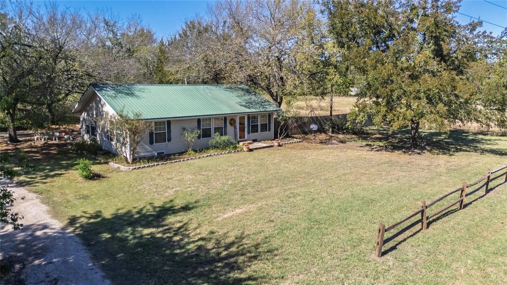 962 Hwy 50, Ladonia