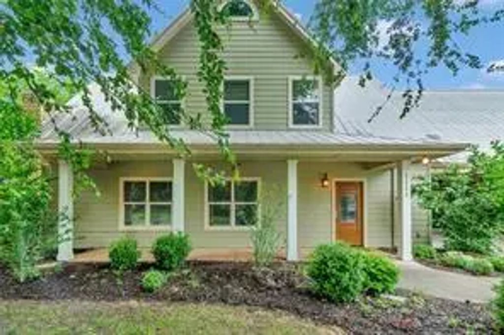 1111 College Avenue, Glen Rose