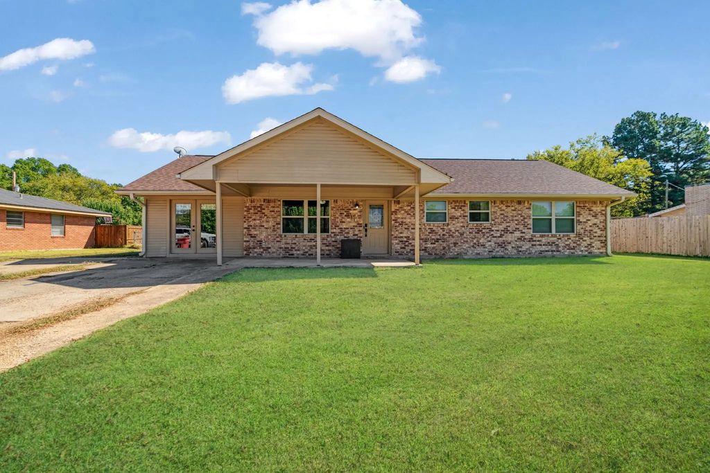 115 Brooks Drive, Bogata