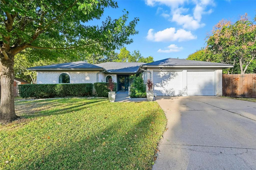 404 Ferenz Court, Crowley